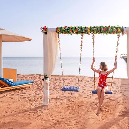 Pickalbatros Laguna Club Resort Sharm El Sheikh Zewnętrze zdjęcie A swing at the beach
