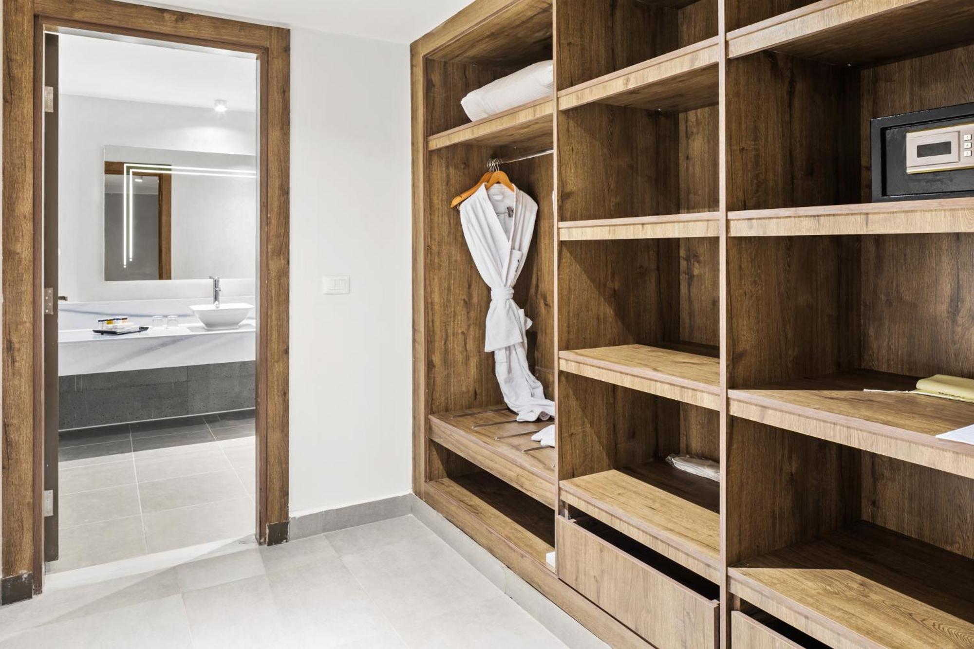 Pickalbatros Laguna Club Resort Sharm El Sheikh Zewnętrze zdjęcie A walk-in closet