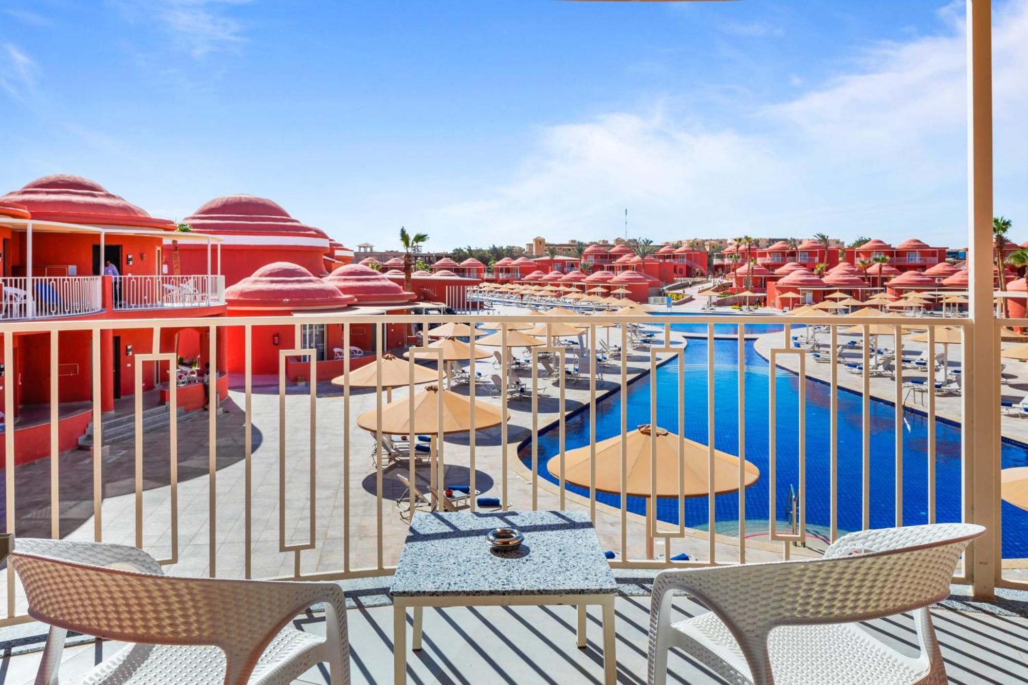 Pickalbatros Laguna Club Resort Sharm El Sheikh Zewnętrze zdjęcie View of the pool at the Hilton Sharm El Sheikh